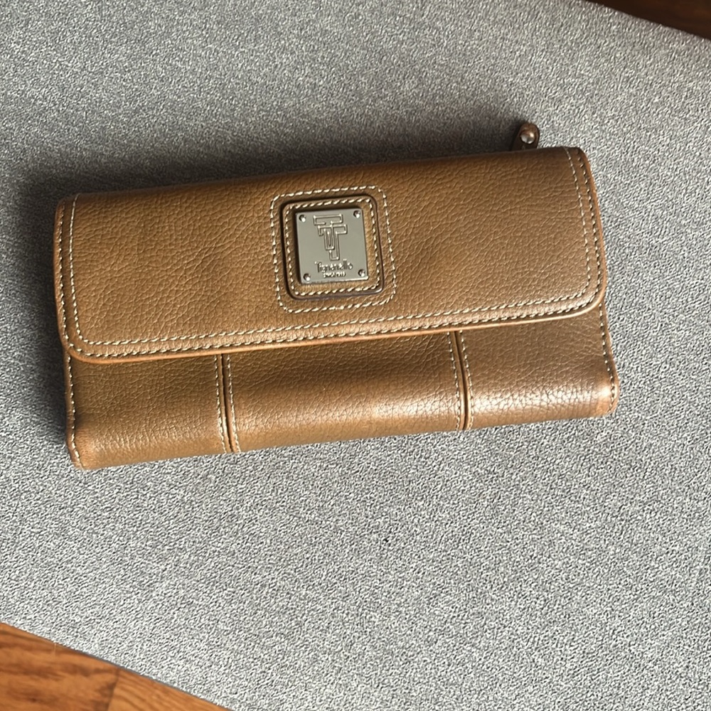Tignanello Womens Accordion Wallet Purse Genuine Leather Snap Button Closure